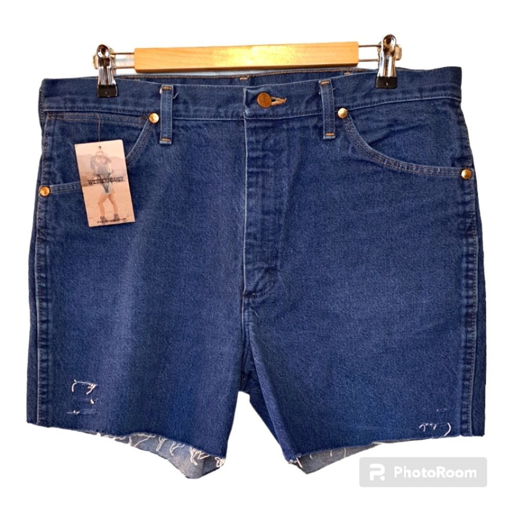 Wrangler Vintage High Waisted Cut Off Denim Shorts Size 36 NWT Western Boho Core